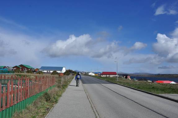 Caminhando do porto até Port Stanley, a capital de Falkland